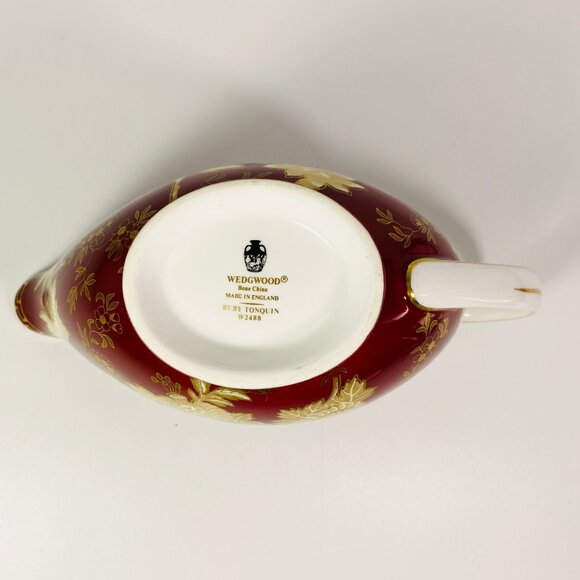 RARE !! Wedgwood Ruby Red Tonquin gravy boat and matching tray-Made in England - Picture 6 of 12